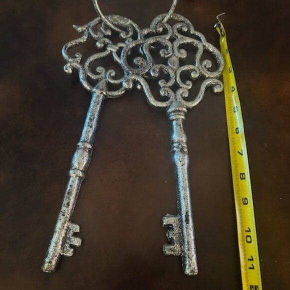 Large 12" Ornate Cast Iron Antique Style Keys Silver Wall Home Decor - Picture 4 of 8
